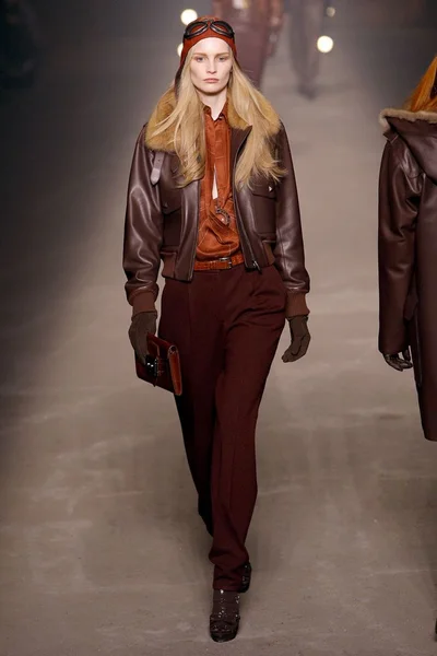 Look 27